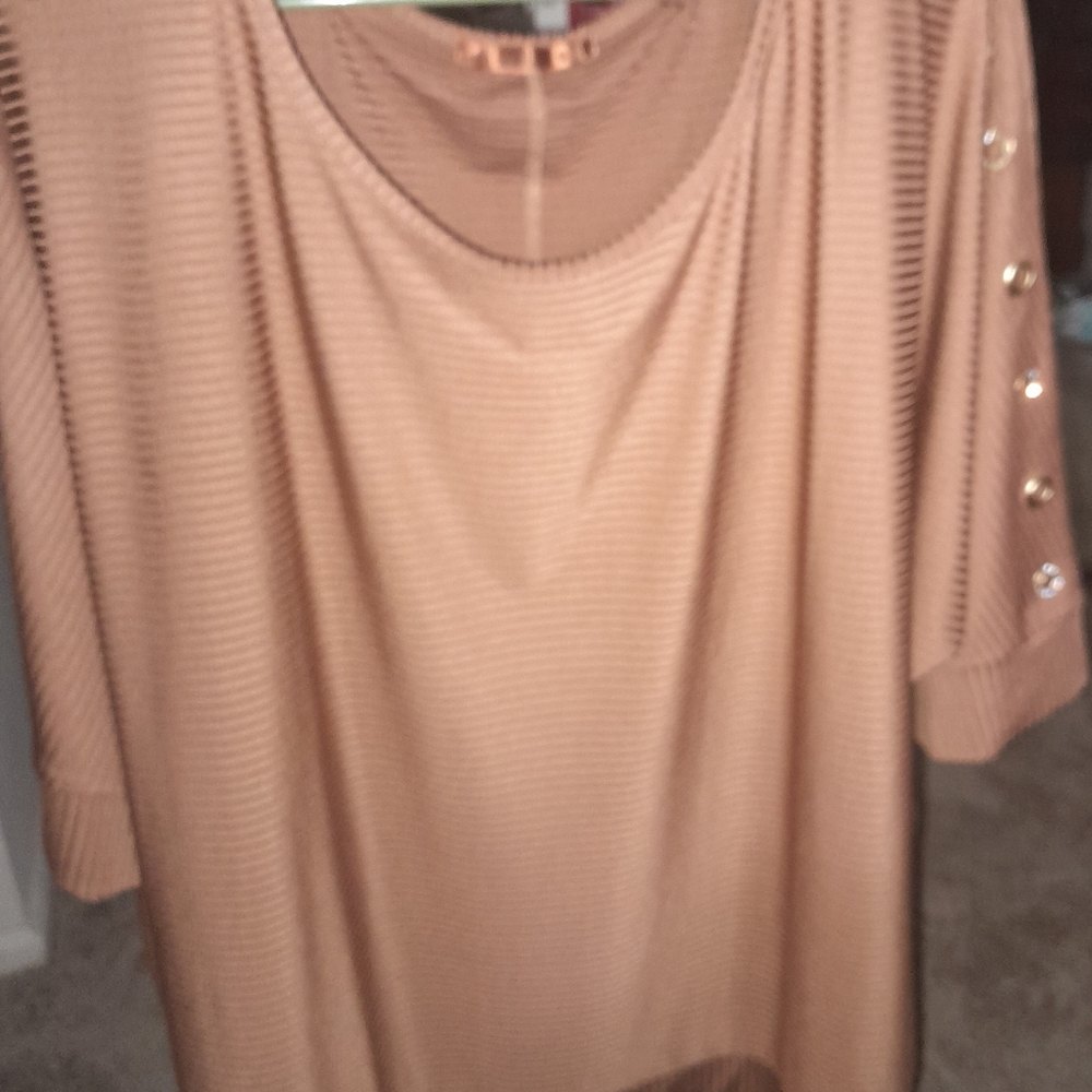 WOMENS 3X PLUS SIZE 1/2 SLEEVE BRONZE BLOUSE W GÒLDISH COLORED CIRCLES ON SLEEVE